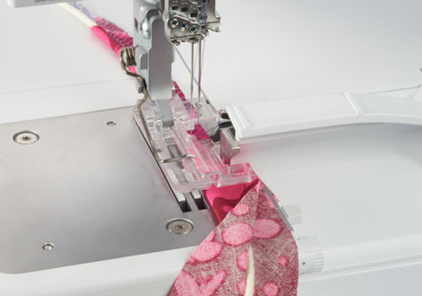 Bernette Overlocker Feet: L890 Piping foot small