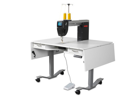 BERNINA Q20 on Electric Lift Table