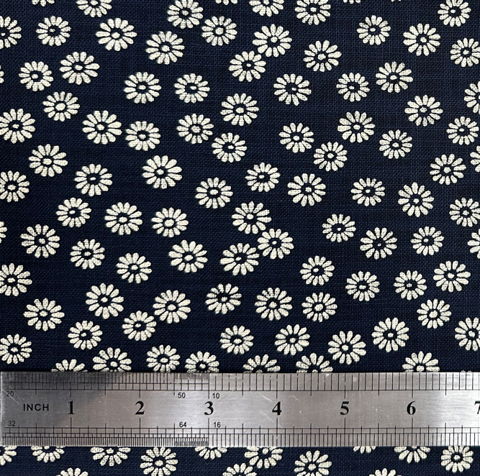 Sevenberry Floating Daisies - per metre