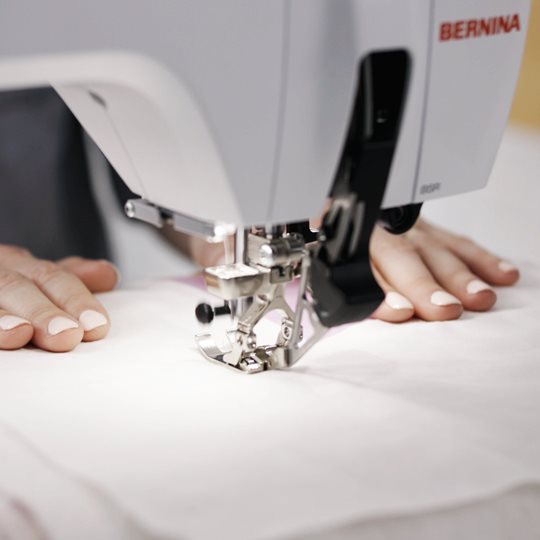 BERNINA-570QE-Keyfeature-DualFeed