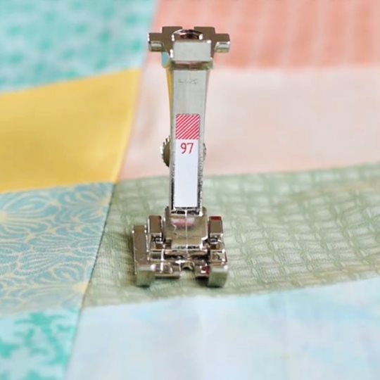 BERNINA-570QE-Keyfeature-Presserfeet